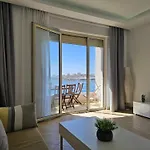Appartement Two Bedroom With Sea View 021