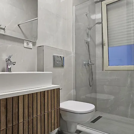 Two Bedroom With Sea View 021 شقة