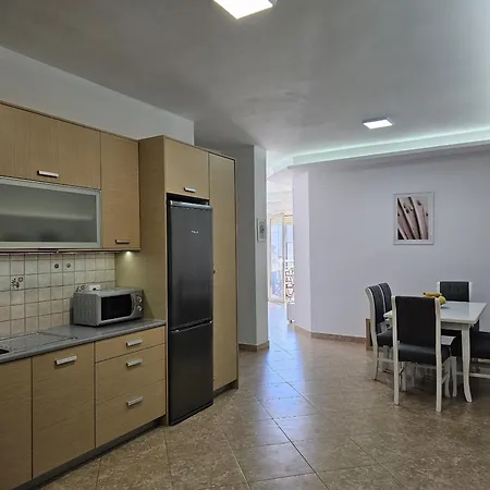 Appartement Two Bedroom With Sea View 021