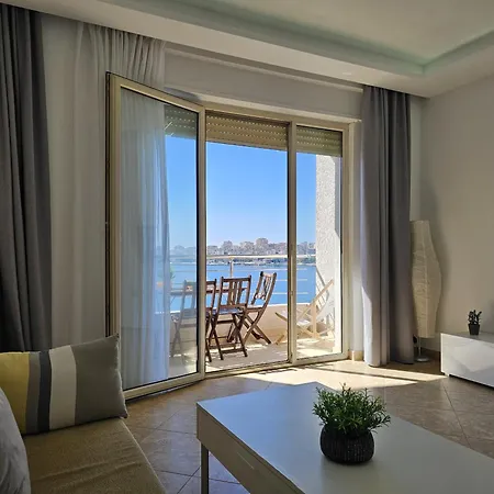 Appartement Two Bedroom With Sea View 021