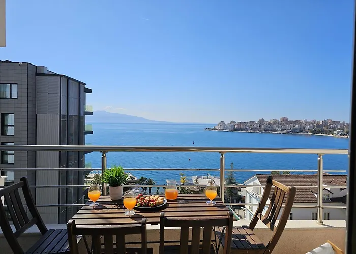 Two Bedroom With Sea View 021 דירה